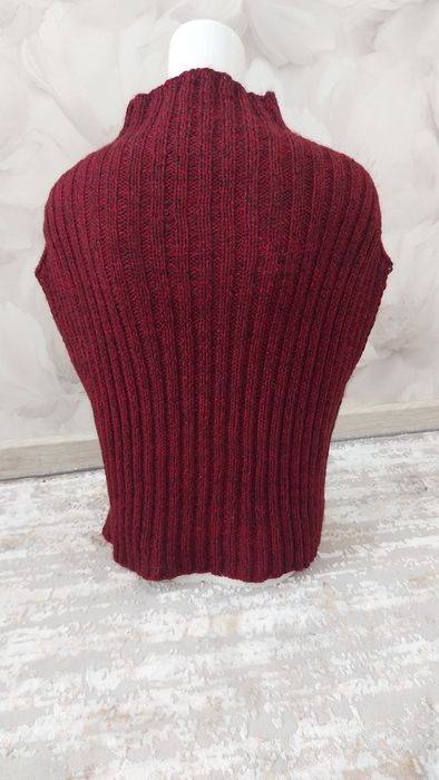 Вязаный тёплый жилет