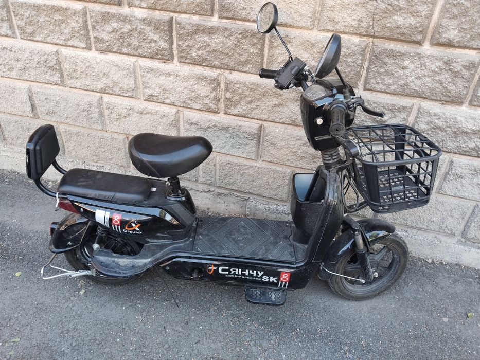 Продам скутер ск8