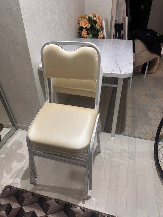 Стол орындықарымен почти новый