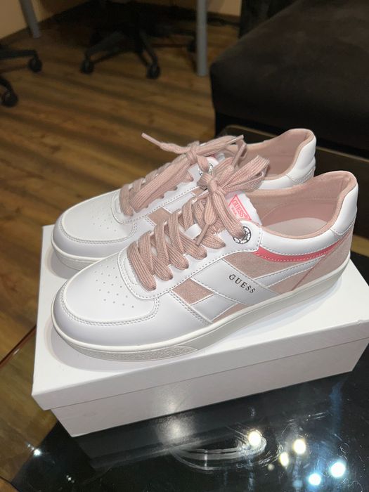 Розови дамски обувки GUESS