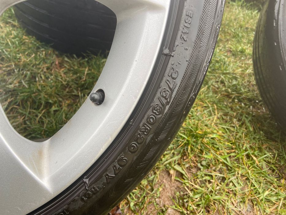 Гуми с джанти за BMW R20