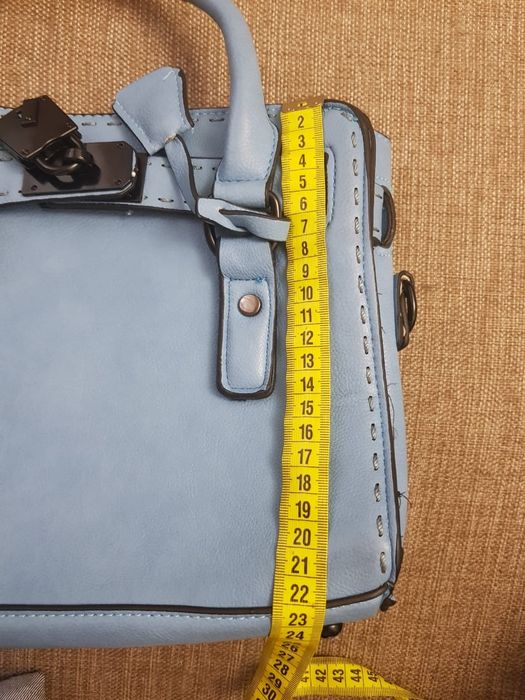 Продам голубую сумочку