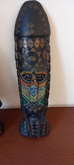 Продавам западноафрикански маски с височина 70 см.