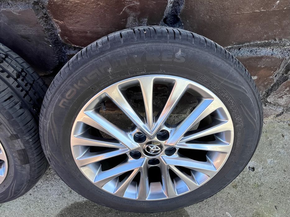 Продам комплект летних колес на Camry