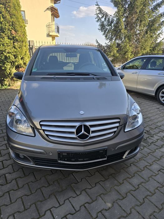 Mercedes Benz B180