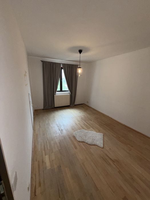 Apartamentv4 camere vanzare