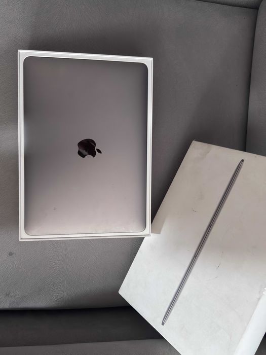 MacBook 12” A1534 (2016) – 8GB RAM / 256GB SSD