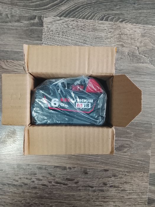 O buc. Baterie Milwaukee de 6A. Nou