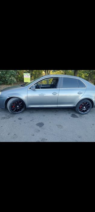 Vând vw Jetta 19 tdi