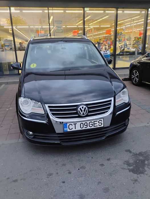 Vând Touran 1.9 tdi