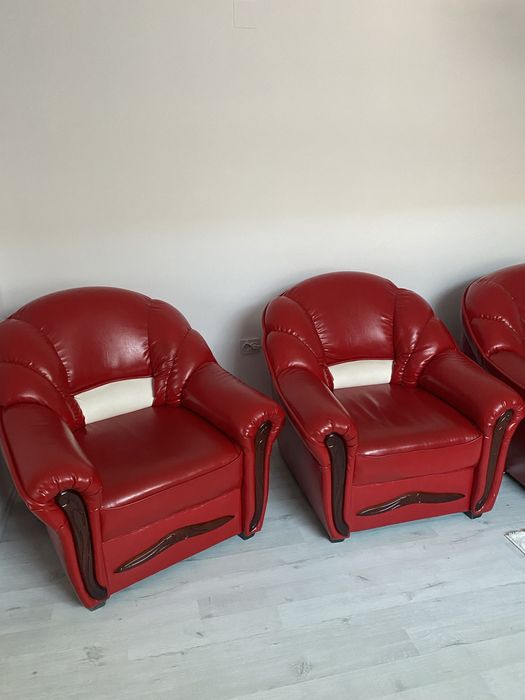 Canapea extensibilă cu fotolii din piele