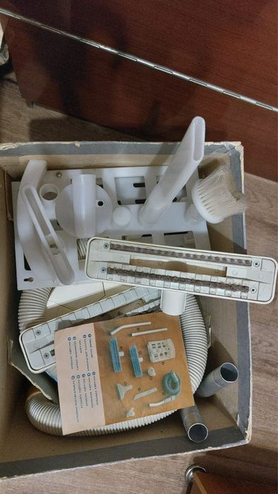 Продам пылесос с разными насадками