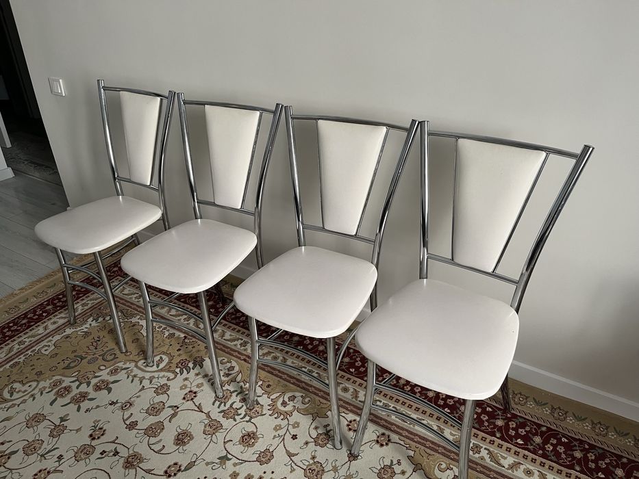 Стильные стулья - почти как новые!