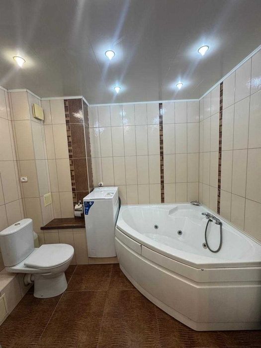 Продам 4 комн квартиру на Достык молле
