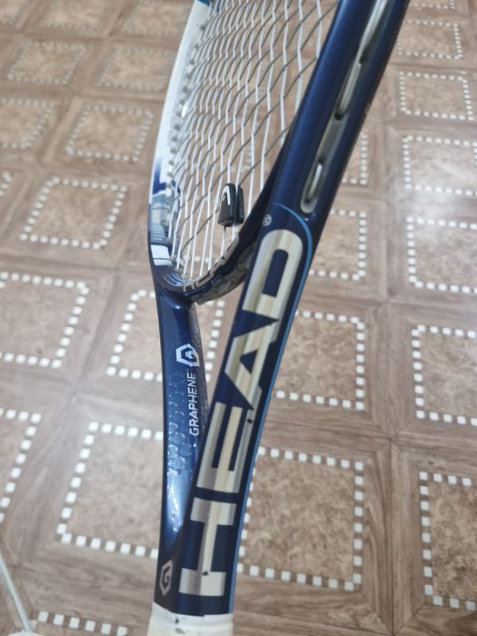Продам теннисную ракетку