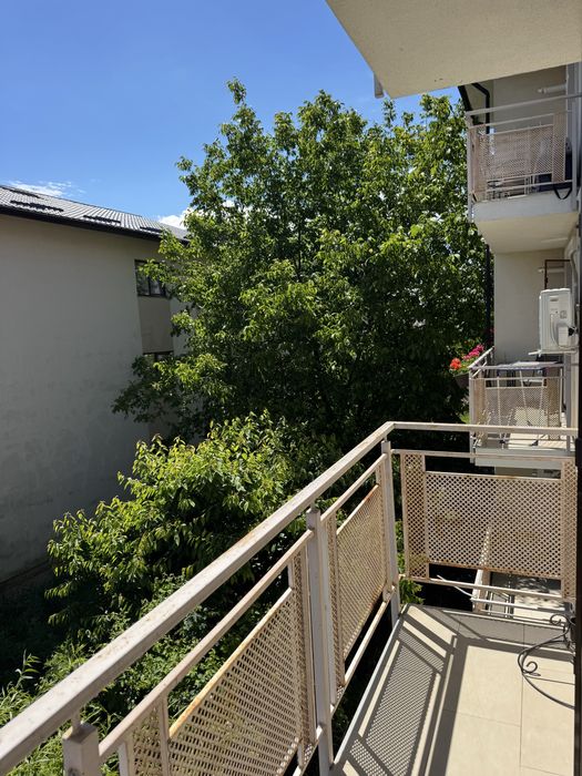 Apartament 2 camere, decomandat, loc de parcare inclus.