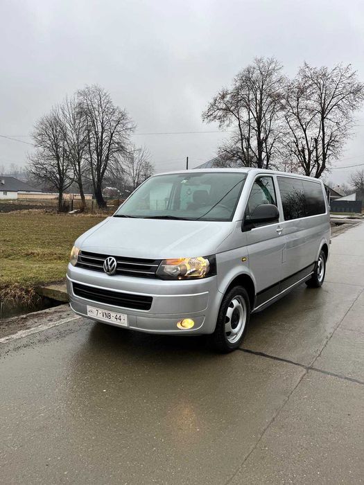 Vand  Volkswagen Transporter T5 cu 5 locuri si duba DSG 2.0 TDI 140 CP