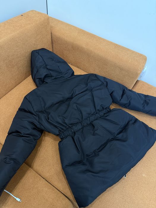 продам курьку Prada женский