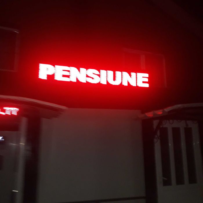 vind firme luminoase de diferite marimi