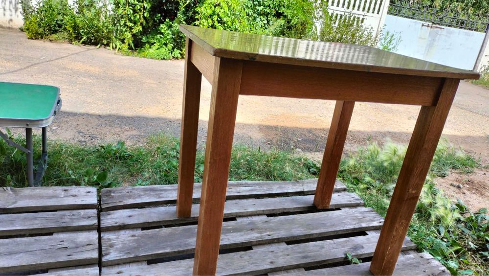 Продаю деревяный стол