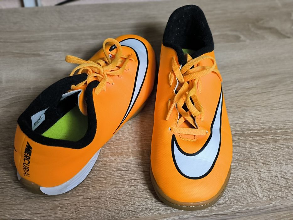 Nike mercurial 37