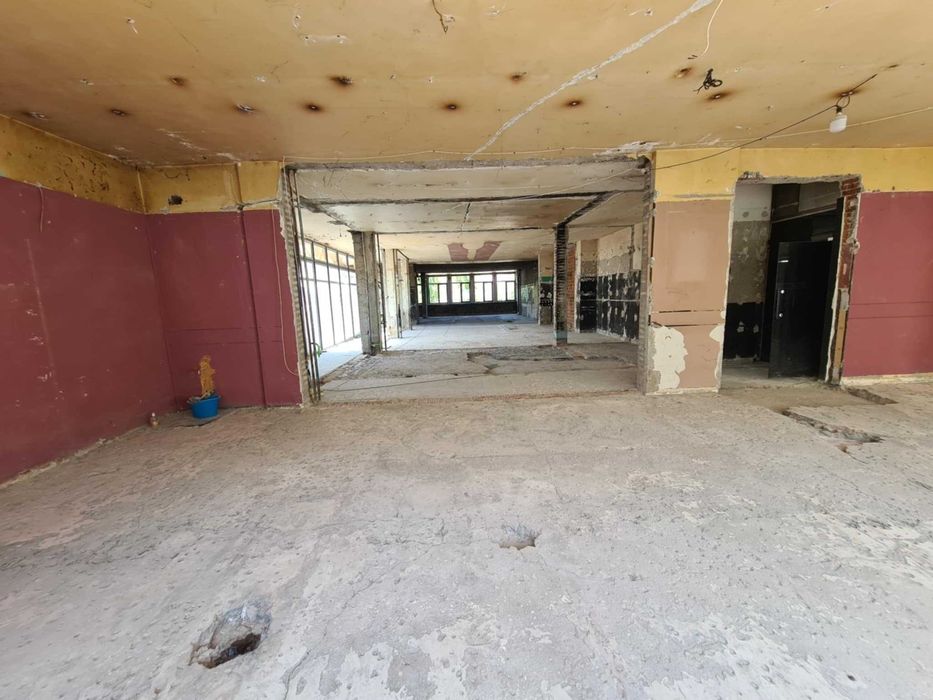 Търговски Обект В Широк Център, Гр. Хасково