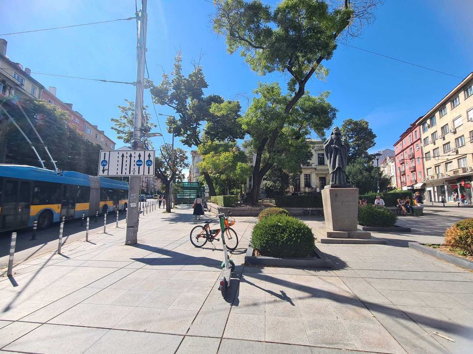 Дава се под наем Тристаен апартамент в София, Център - 100 кв.м за 947.58 € - Снимка #9