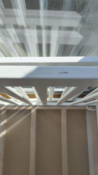 Vand patut bebe Ikea Stuva folosit, cu saltea si aparatori