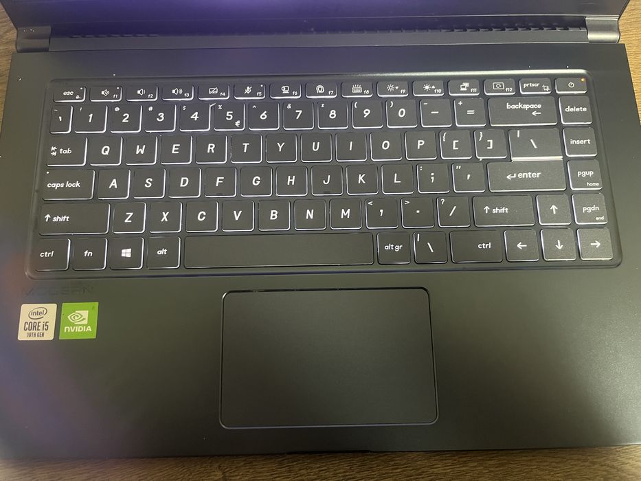 Лаптоп MSI 15 - 15,6 “