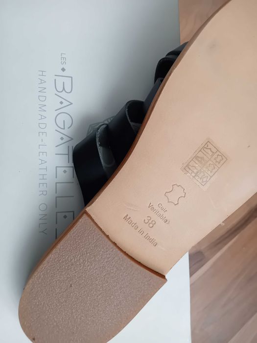 Les Bagatelles Нови сандали и чехли N38