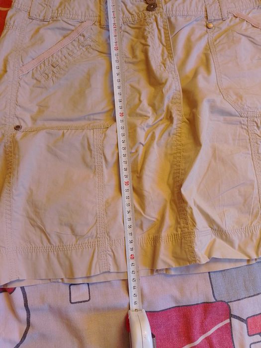 Къса бяла пола с джобчета