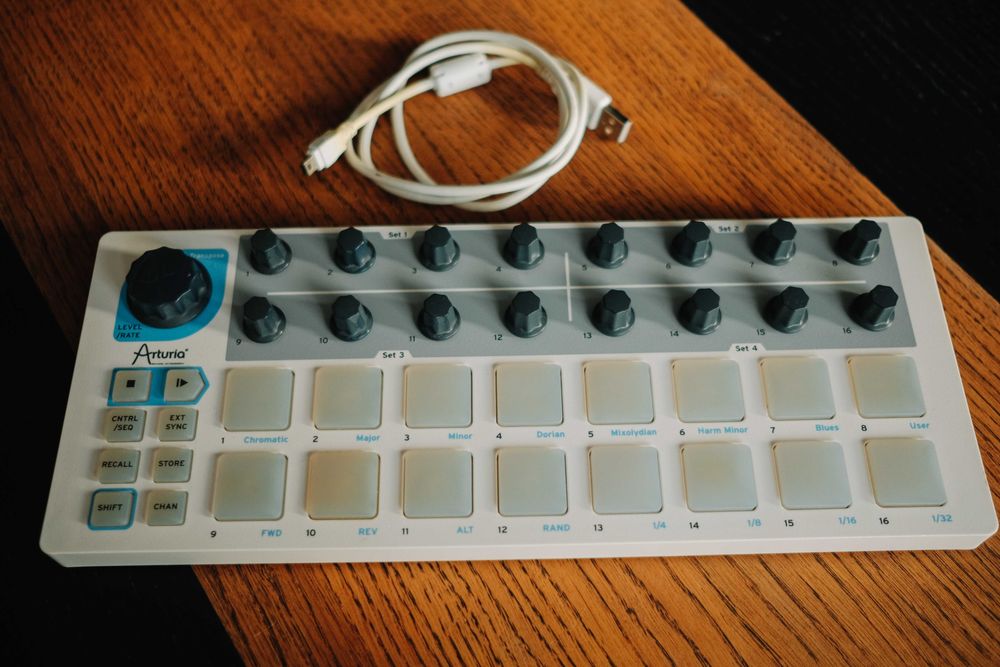 Controller MIDI Arturia BeatStep – Stare excelentă!