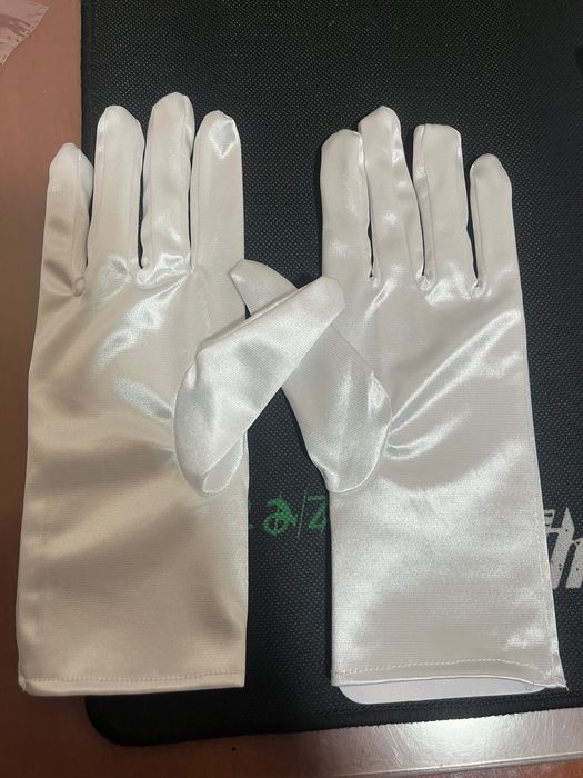 Продаю перчатки белые высокого качества для мероприятий по 30.000