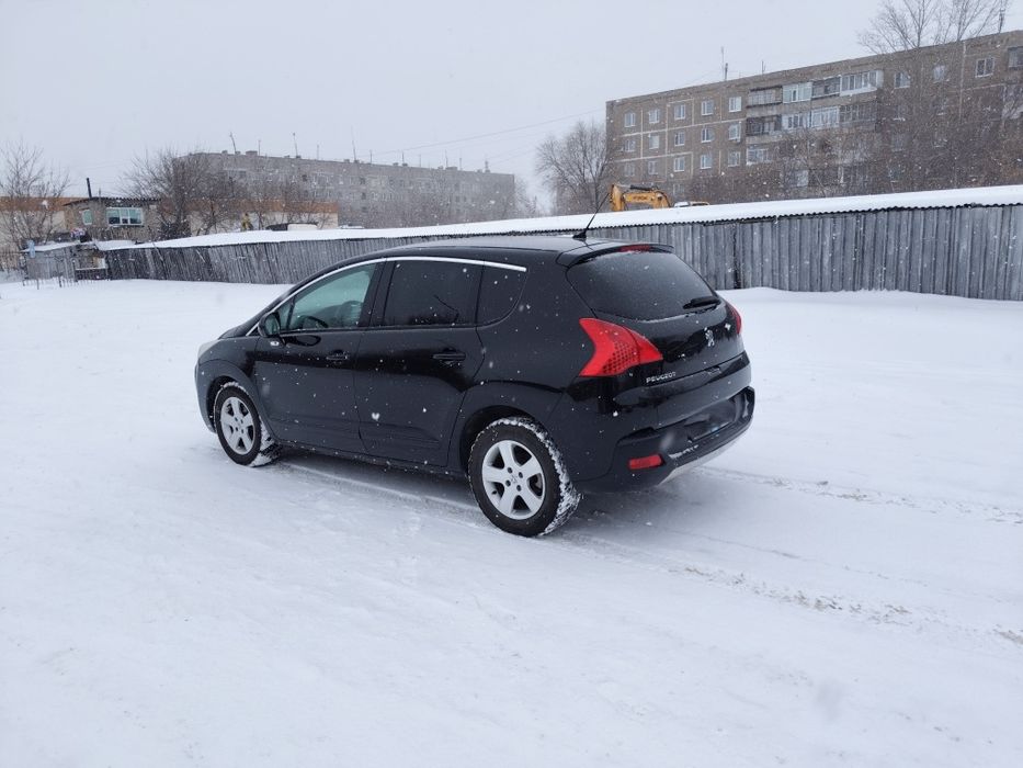 Городской кроссовер Пежо 3008