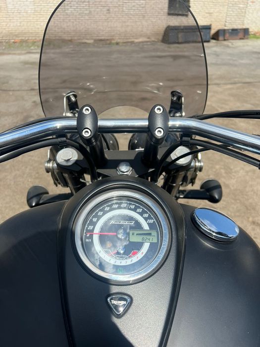 Продам мотоцикл Triumph Thunderbird Storm