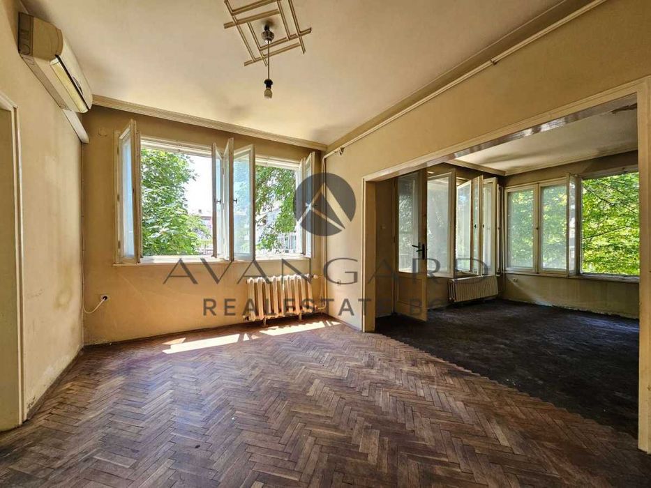 Продава се Тристаен апартамент в Пловдив, Център - 110 кв.м за 2055 €/кв.м - Снимка #2