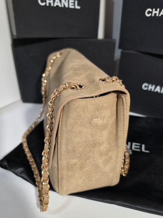 Налична чанта Chanel Maxi Flap