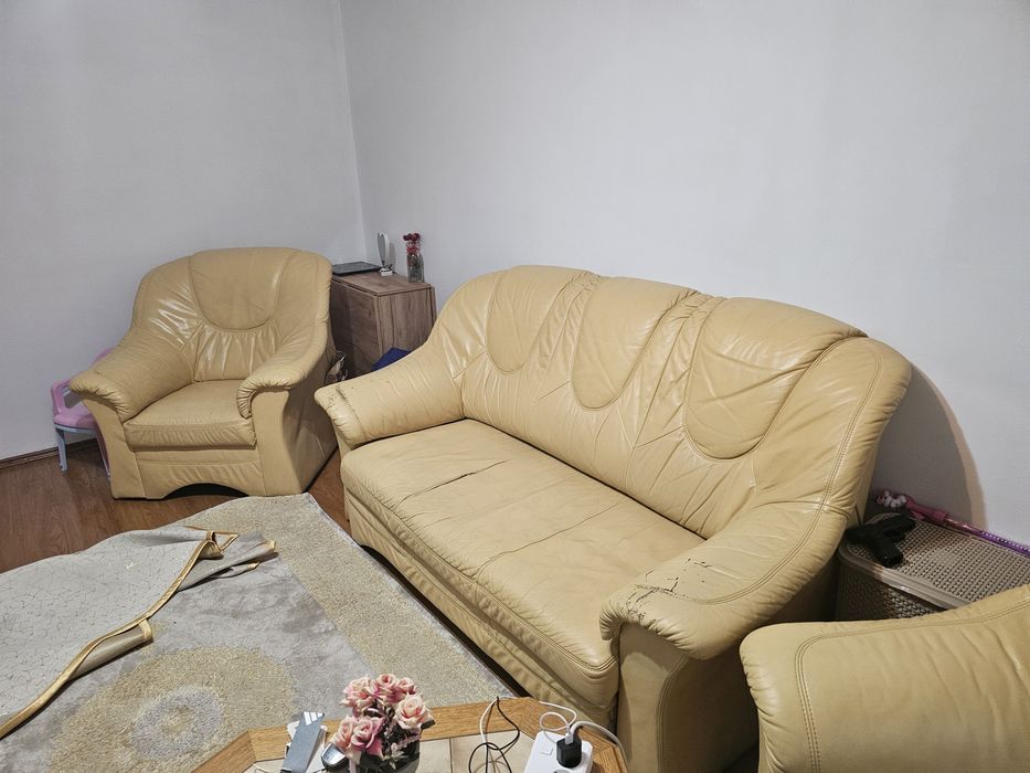 Vand canapea piele plus doua fotoli