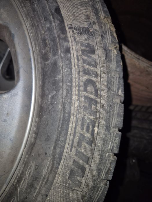 Vand set 4 jante de aliaj pe 15 cu cauciucuri Michelin m+s 195/65 R15