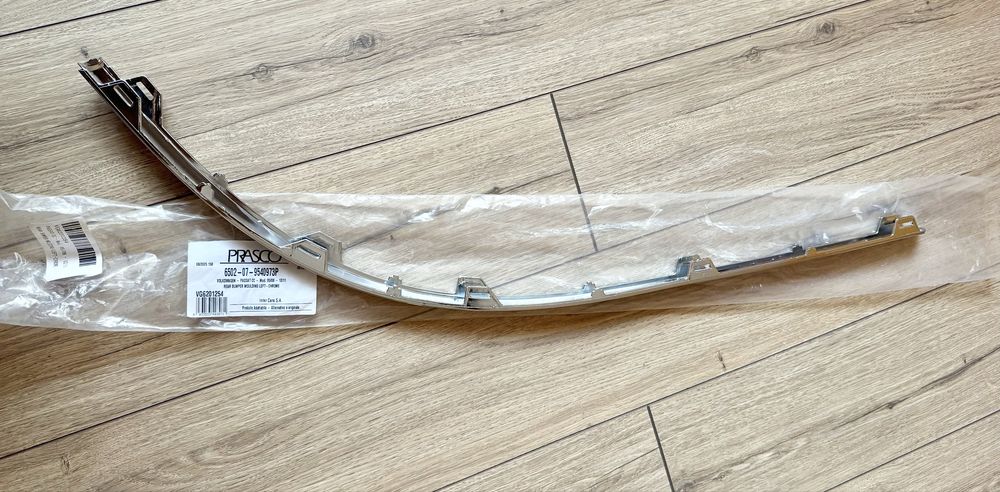 Продавам покривна/защитна лайсна за броня за Volkswagen Passat CC