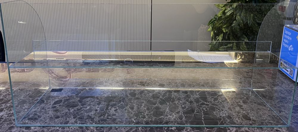 Стеклянная витрина