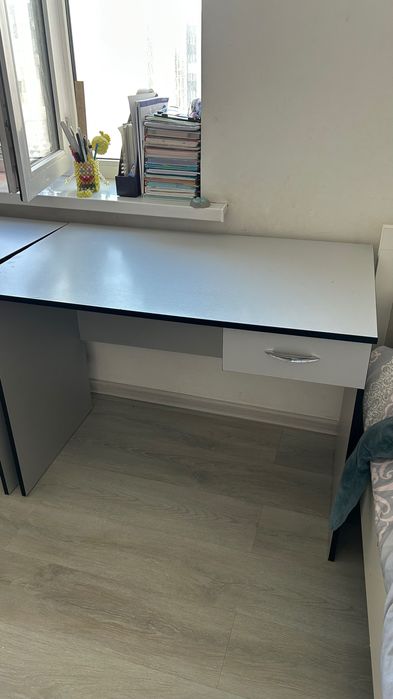 Письменные столы в сером цвете б/у