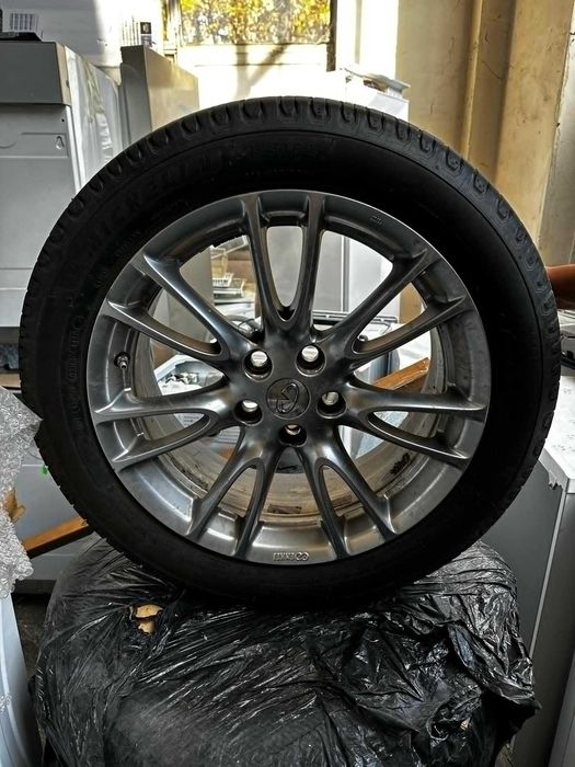 Лята джанта с гума Мишелин, почти нова с размер 225/50 R18 за инфинити