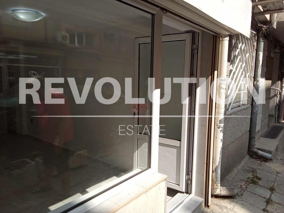 Дава се под наем Магазин в Варна, Лятно кино Тракия - 27 кв.м за 200 € - Снимка #1