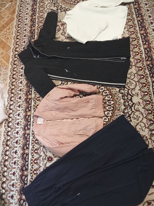 Продам куртки для девочки 11-13лет