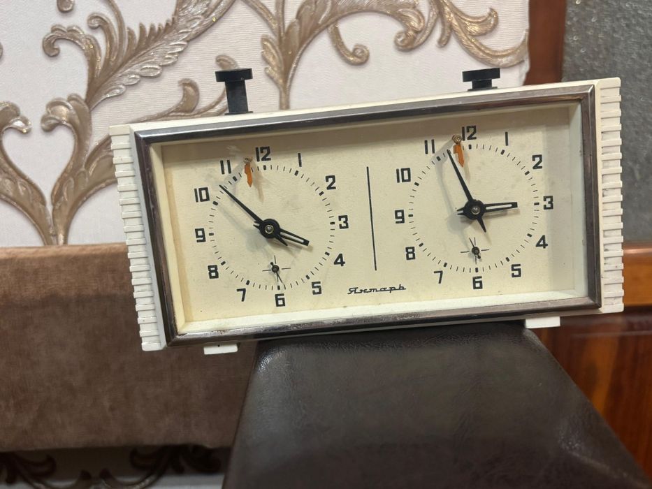 Шахматные часы chess clock