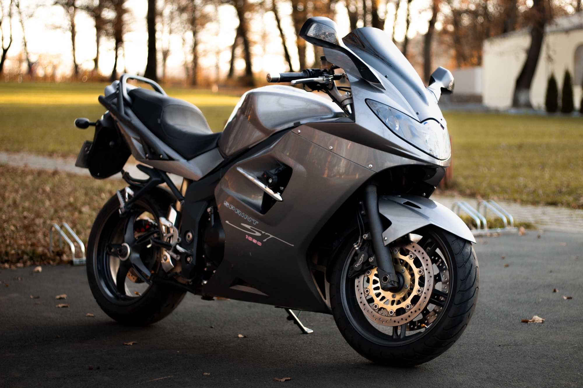 Triumph sprint st 1050 olx top