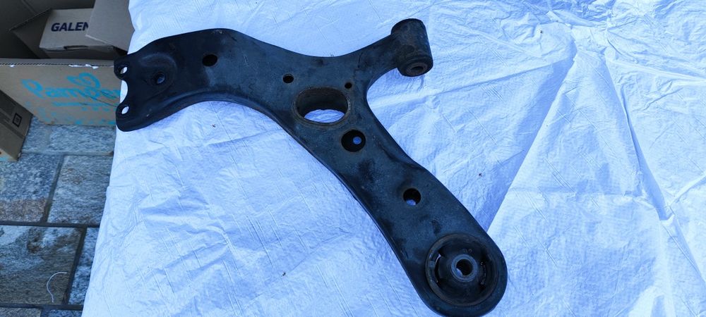 Преден Ляв носач за Totota Rav 4, 2017 година хибрид