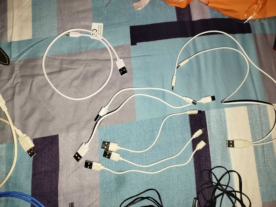 Vând adaptor pentru casti cu adaptor usb ptr încărcat și jack