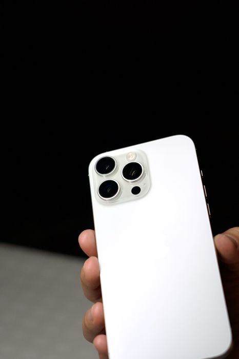 iPhone 16 pro max White